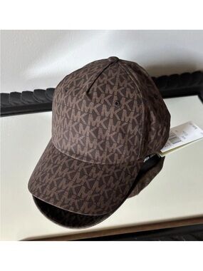 Woman’s Michael Kors baseball hat in brown chocolate new nwt MK monogram